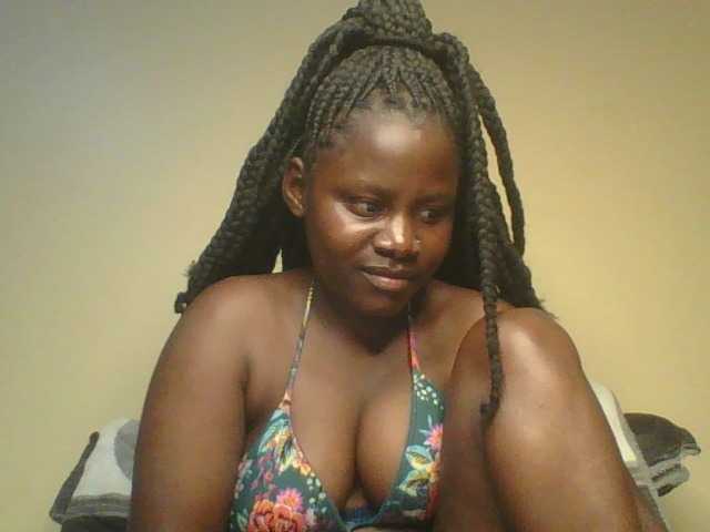 Loviett52 live cam on BongaCams