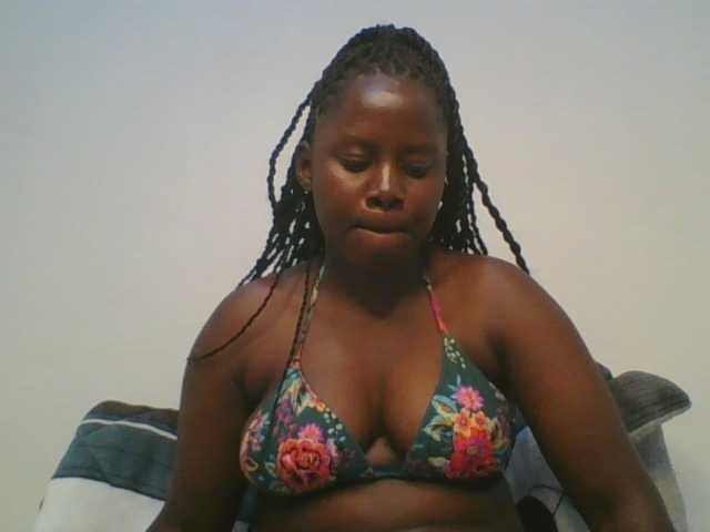Loviett52 live cam on BongaCams