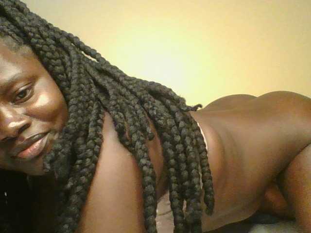 Loviett52 live cam on BongaCams