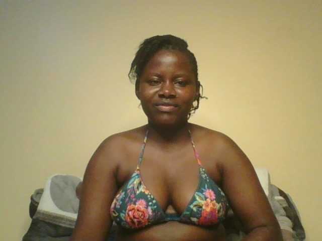 Loviett52 webcam bongacams model stream image