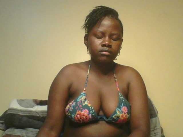 Loviett52 webcam bongacams model stream image