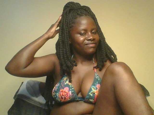 Loviett52 live cam on BongaCams