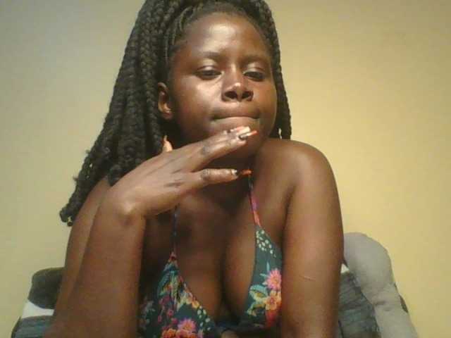 Loviett52 live cam on BongaCams