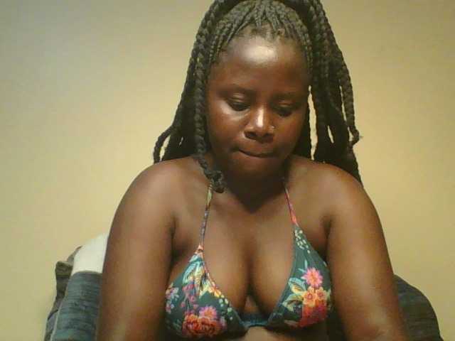 Loviett52 live cam on BongaCams
