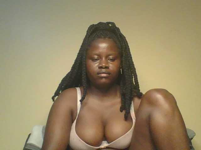 Loviett52 live cam on BongaCams