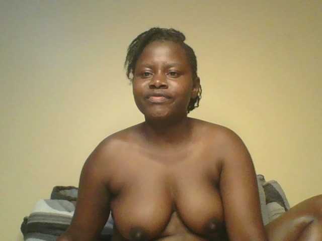 Loviett52 webcam bongacams model stream image