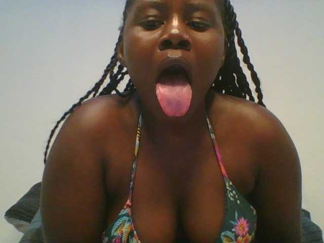 Loviett52 live cam on BongaCams