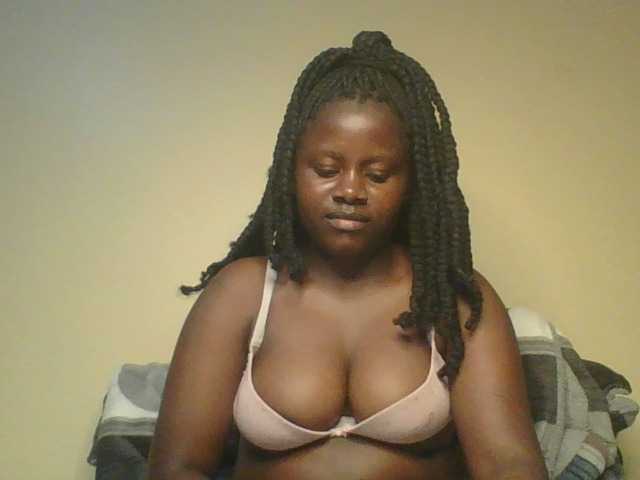 Loviett52 live cam on BongaCams