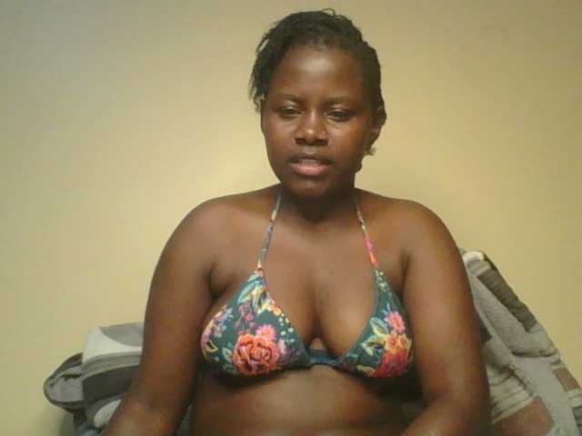 Loviett52 live cam on BongaCams