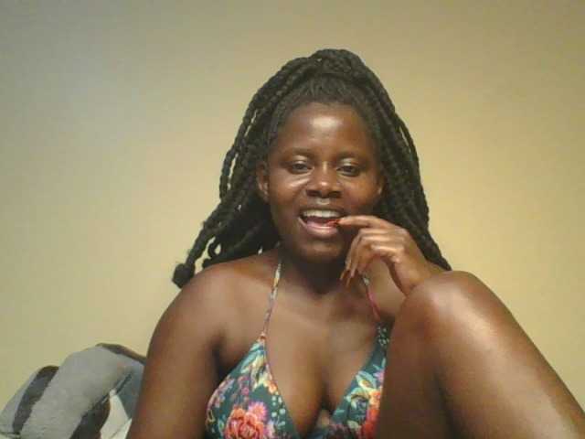 Loviett52 live cam on BongaCams