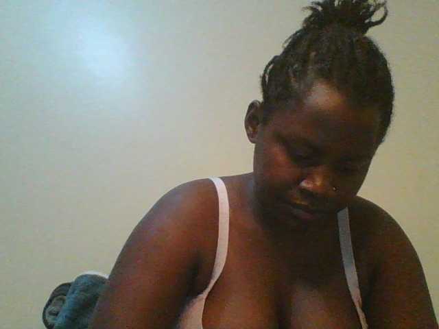 Loviett52 live cam on BongaCams