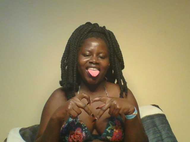 Loviett52 live cam on BongaCams