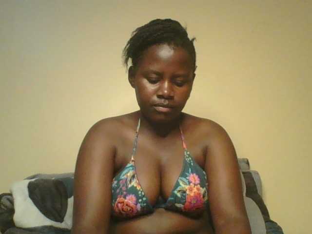 Loviett52, en vivo ahora en BongaCams