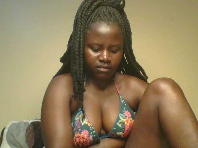 Loviett52 live cam on BongaCams