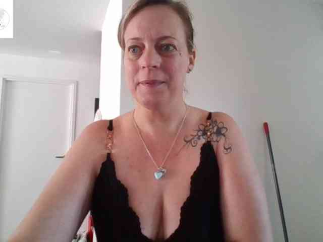 Miss-chupagirly webcam