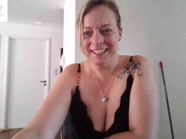 Miss-chupagirly webcam