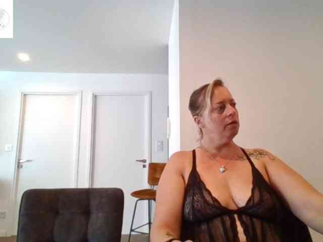 Miss-chupagirly webcam
