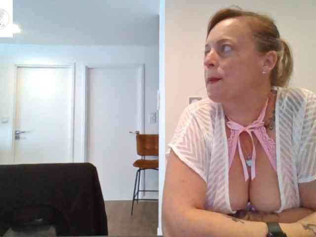 Miss-chupagirly webcam