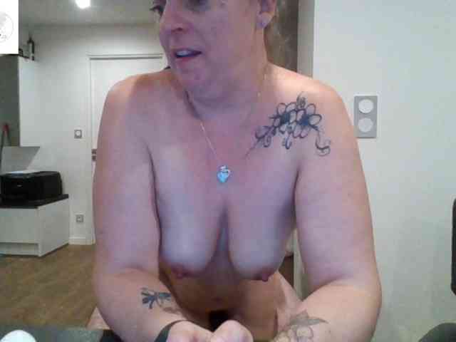Miss-chupagirly webcam