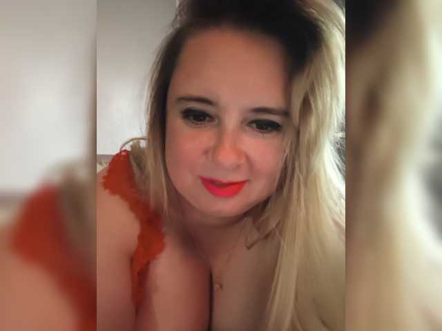 Mila2703 live cam on BongaCams