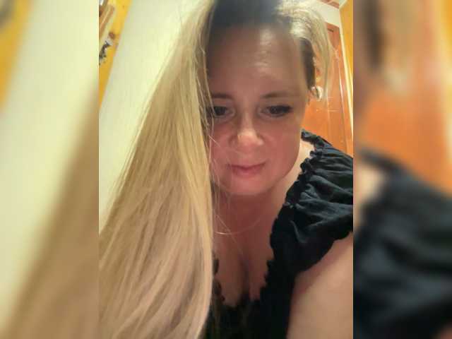Mila2703 live webcam show