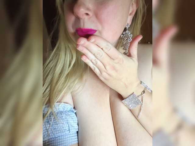 Mila2703 live cam on BongaCams