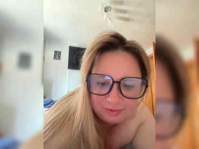 Mila2703 webcam