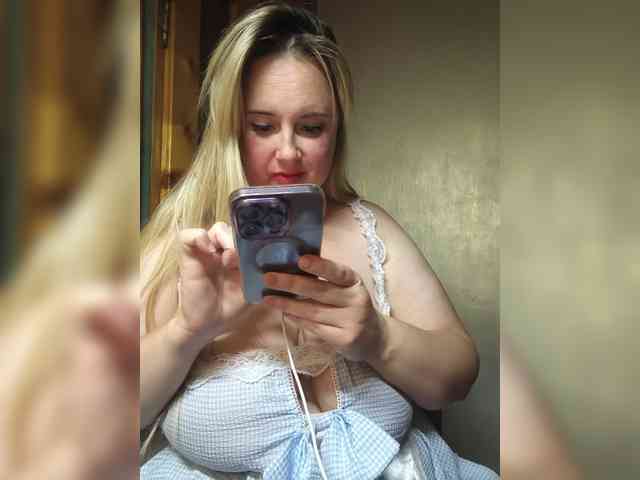 Mila2703 webcam