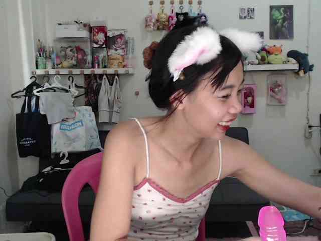 GloryAllTheWay webcam