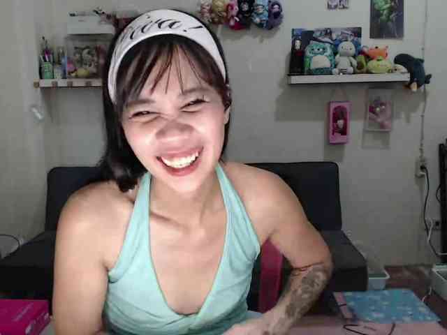 GloryAllTheWay webcam