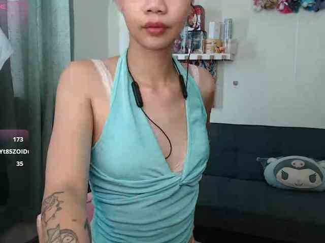 GloryAllTheWay webcam