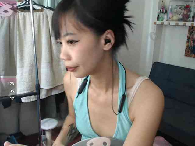 GloryAllTheWay webcam