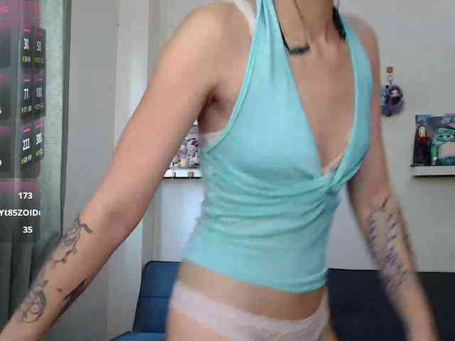 GloryAllTheWay webcam