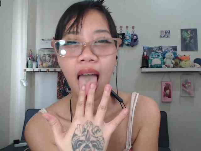 GloryAllTheWay webcam