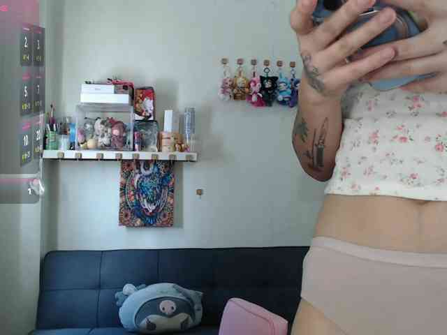 GloryAllTheWay webcam