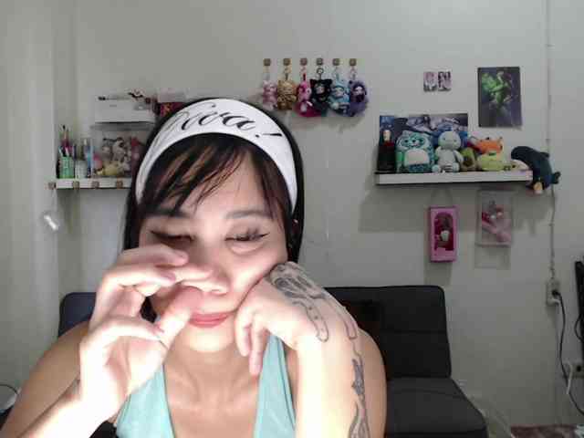 GloryAllTheWay webcam