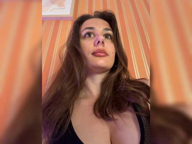 MonaVine live cam on BongaCams