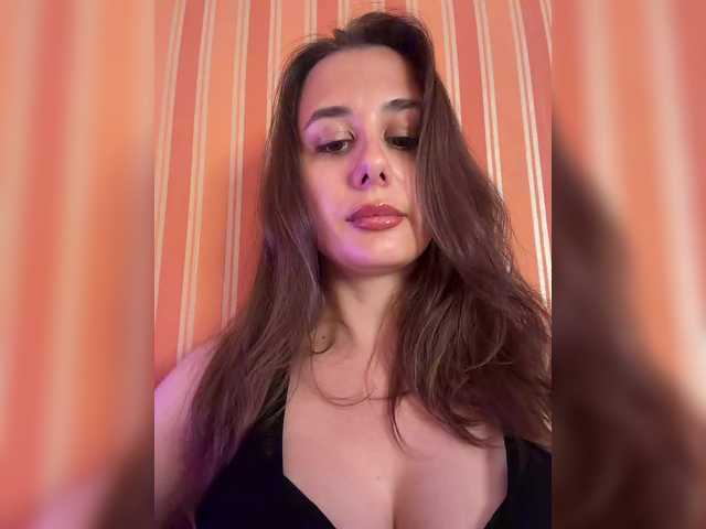 MonaVine live cam on BongaCams