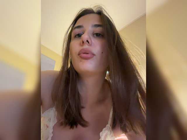 aeliaT live cam preview