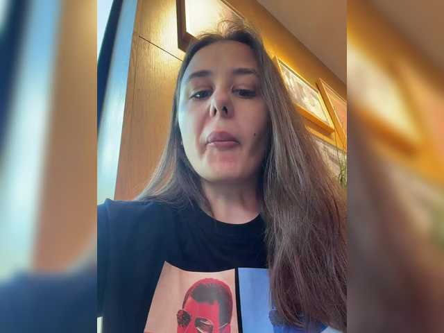 MonaVine live cam on BongaCams