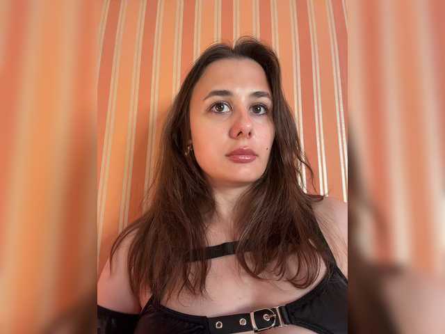 MonaVine live cam on BongaCams