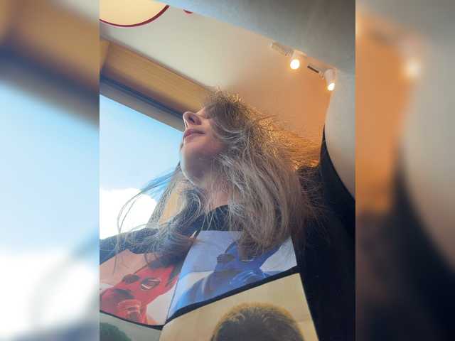 MonaVine live cam on BongaCams