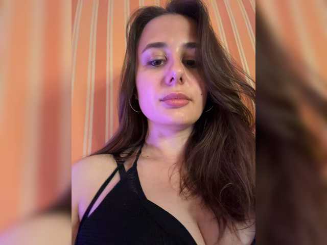 MonaVine live cam on BongaCams