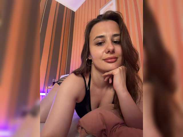 MonaVine live cam on BongaCams