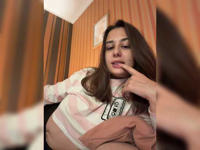 aelia-t live cam preview