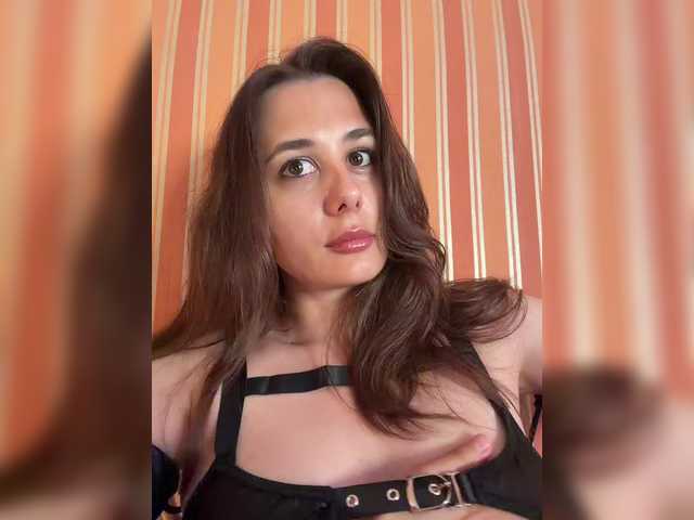 MonaVine live cam on BongaCams