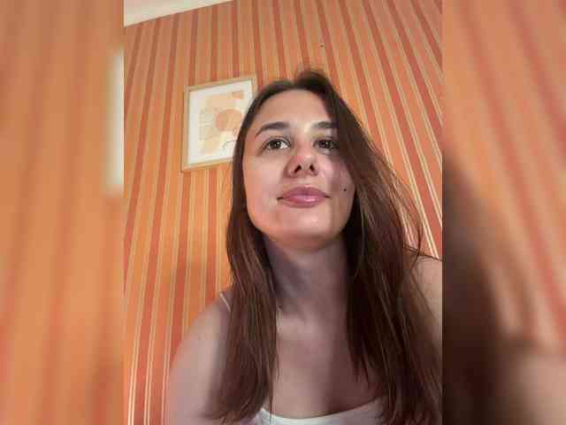 MonaVine Live Webcam on BongaCams