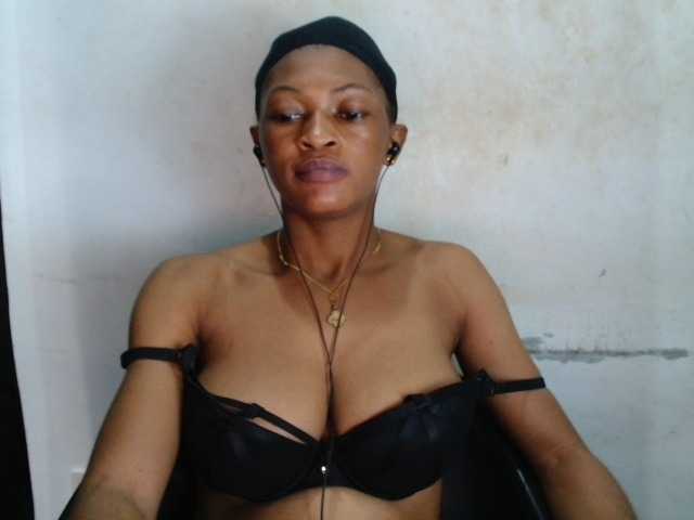 Cherryxpussy live cam on BongaCams