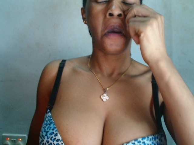 Cherryxpussy live cam on BongaCams
