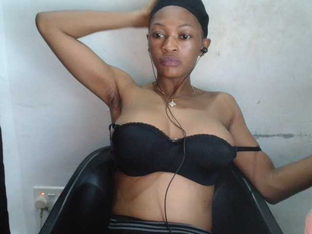 Cherryxpussy live cam on BongaCams
